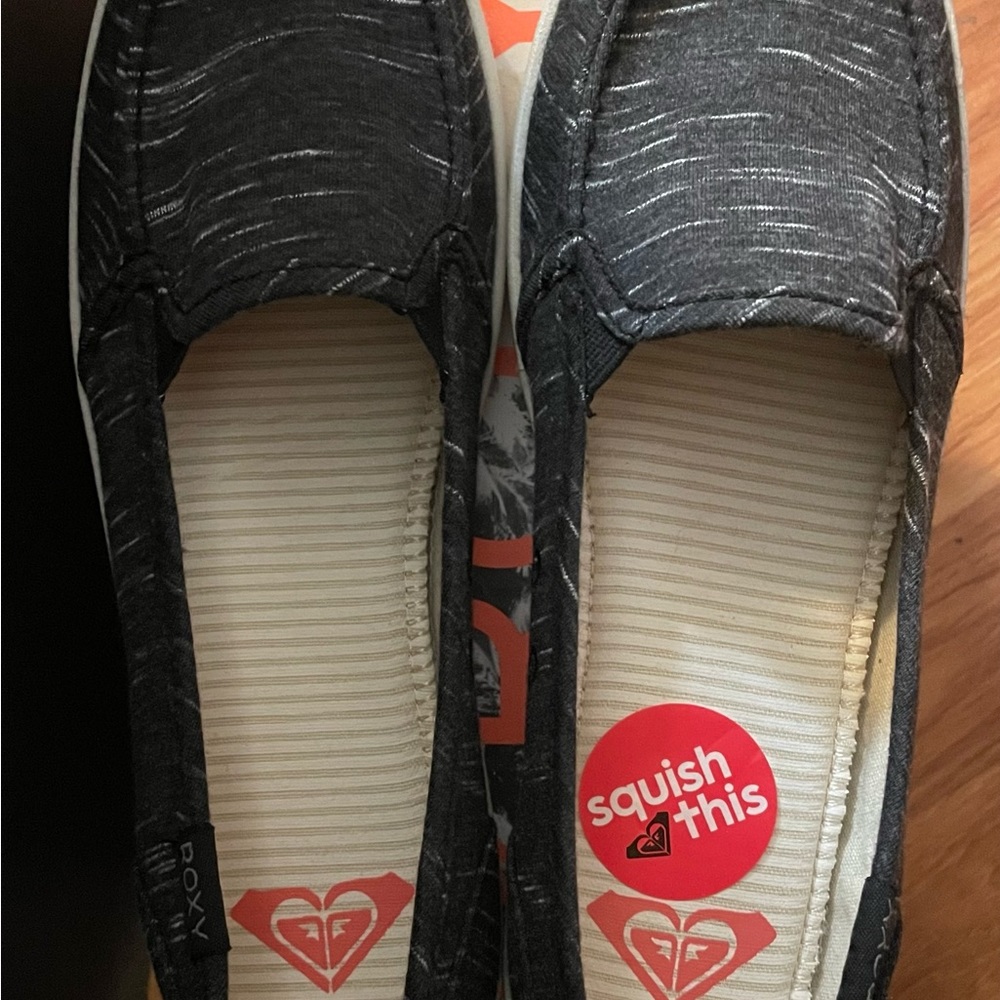 Roxy Women’s Minnow V Slip-On Shoes NWT - Picture 2 of 3